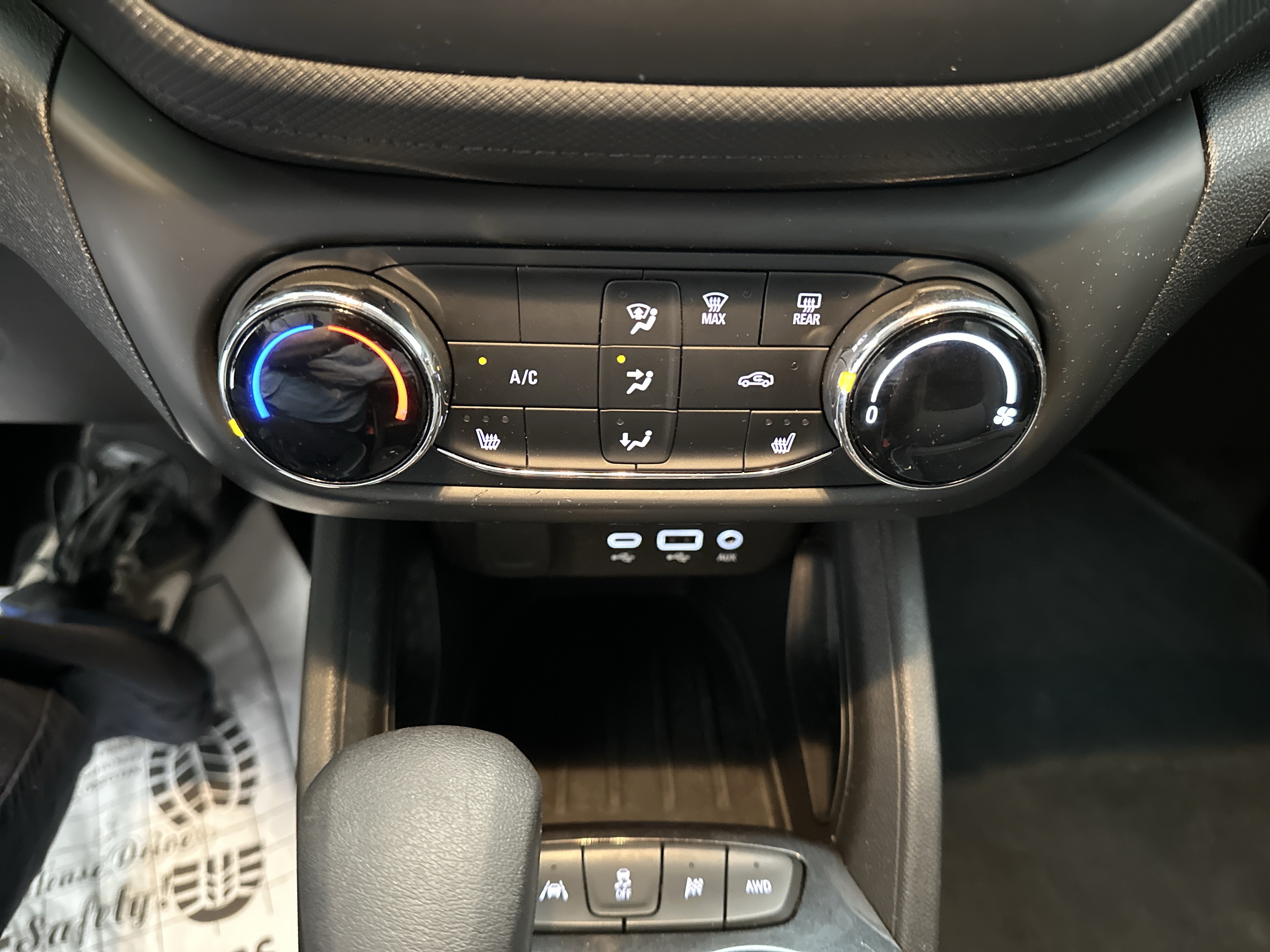 Used 2023 Chevrolet TrailBlazer LT AWD/4WD image 32