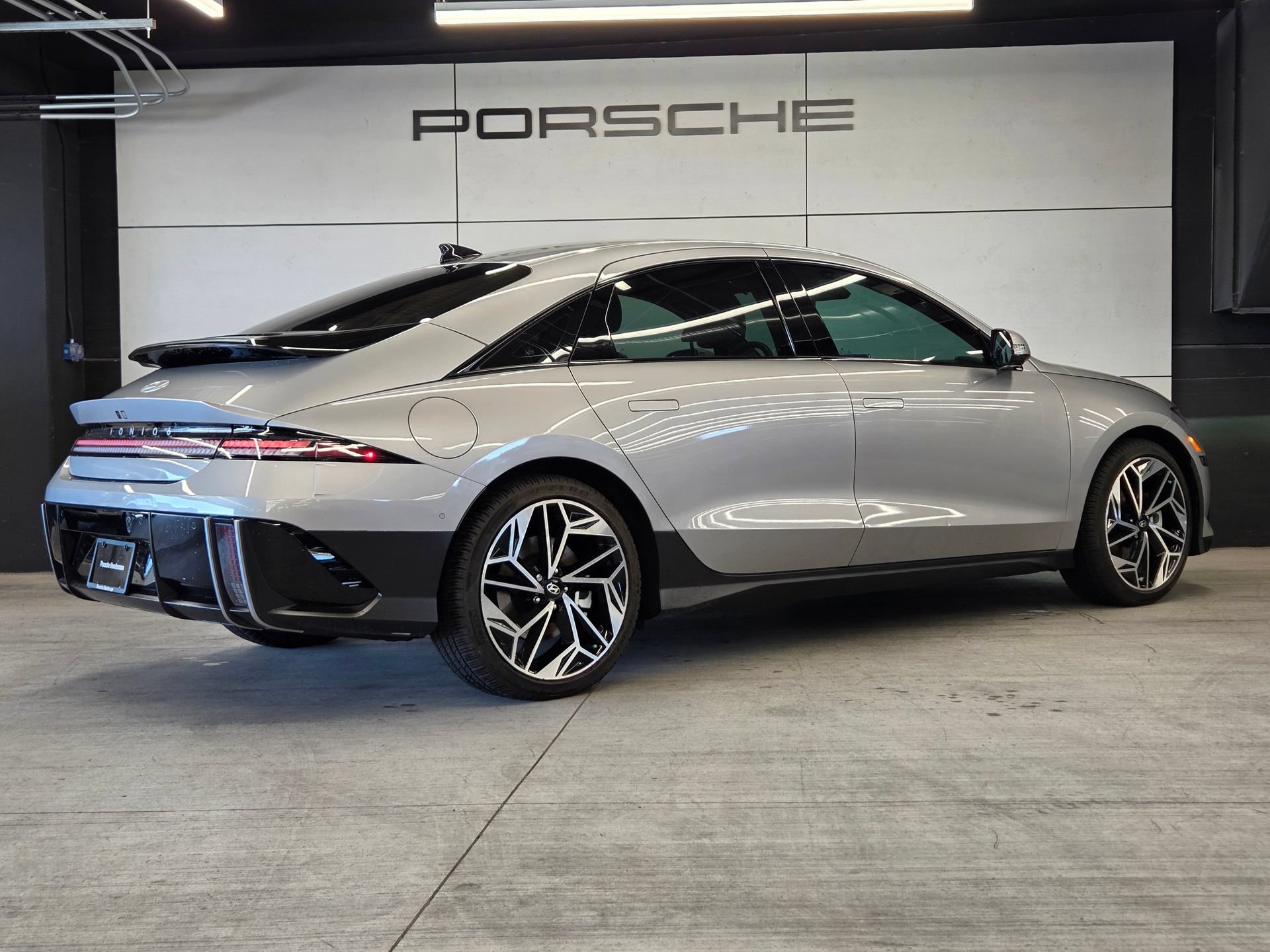 Used 2025 Hyundai Ioniq 6 Limited RWD image 6