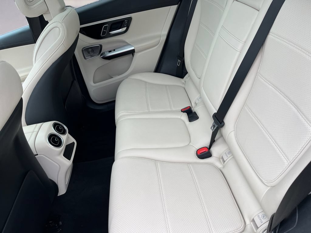 Used 2023 Mercedes-Benz GLC 300 4MATIC image 13