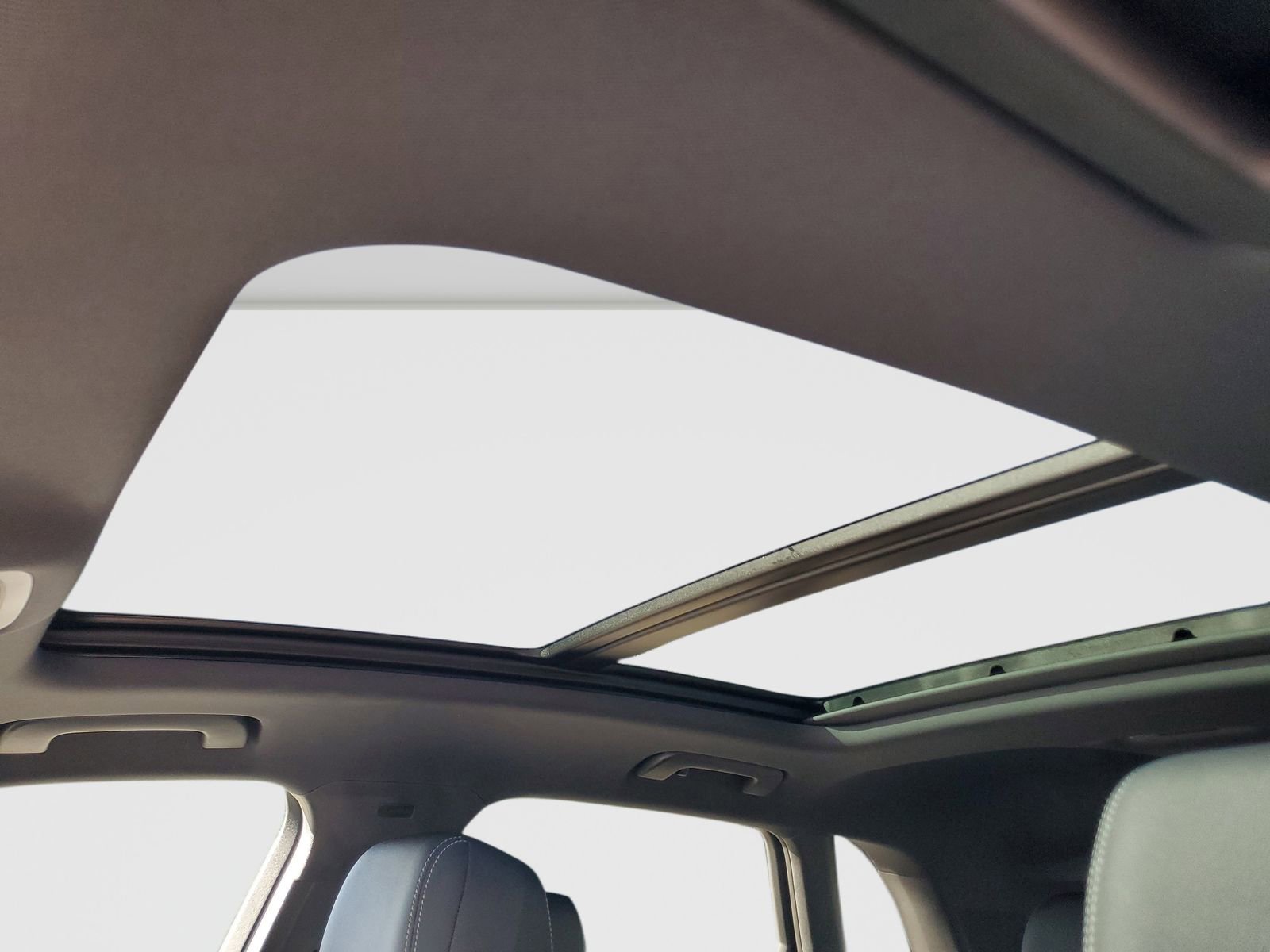 Used 2025 Audi Q3 2.0T Premium w/ Black Optic Sport Package image 32