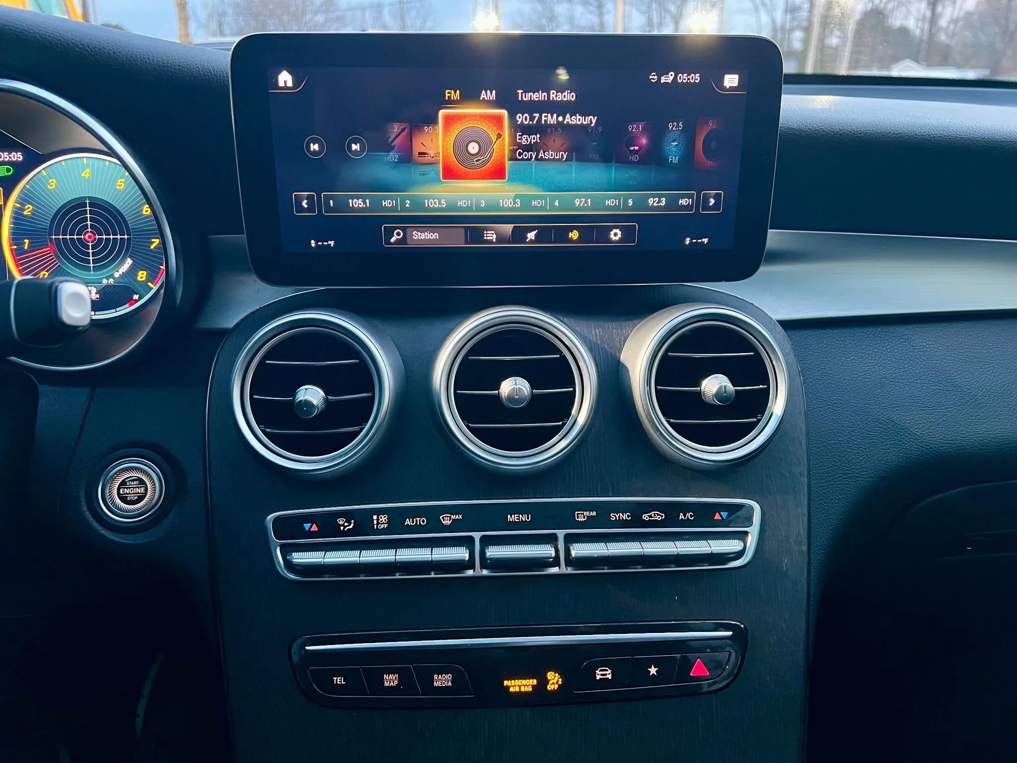 Used 2021 Mercedes-Benz GLC 300 4MATIC image 25