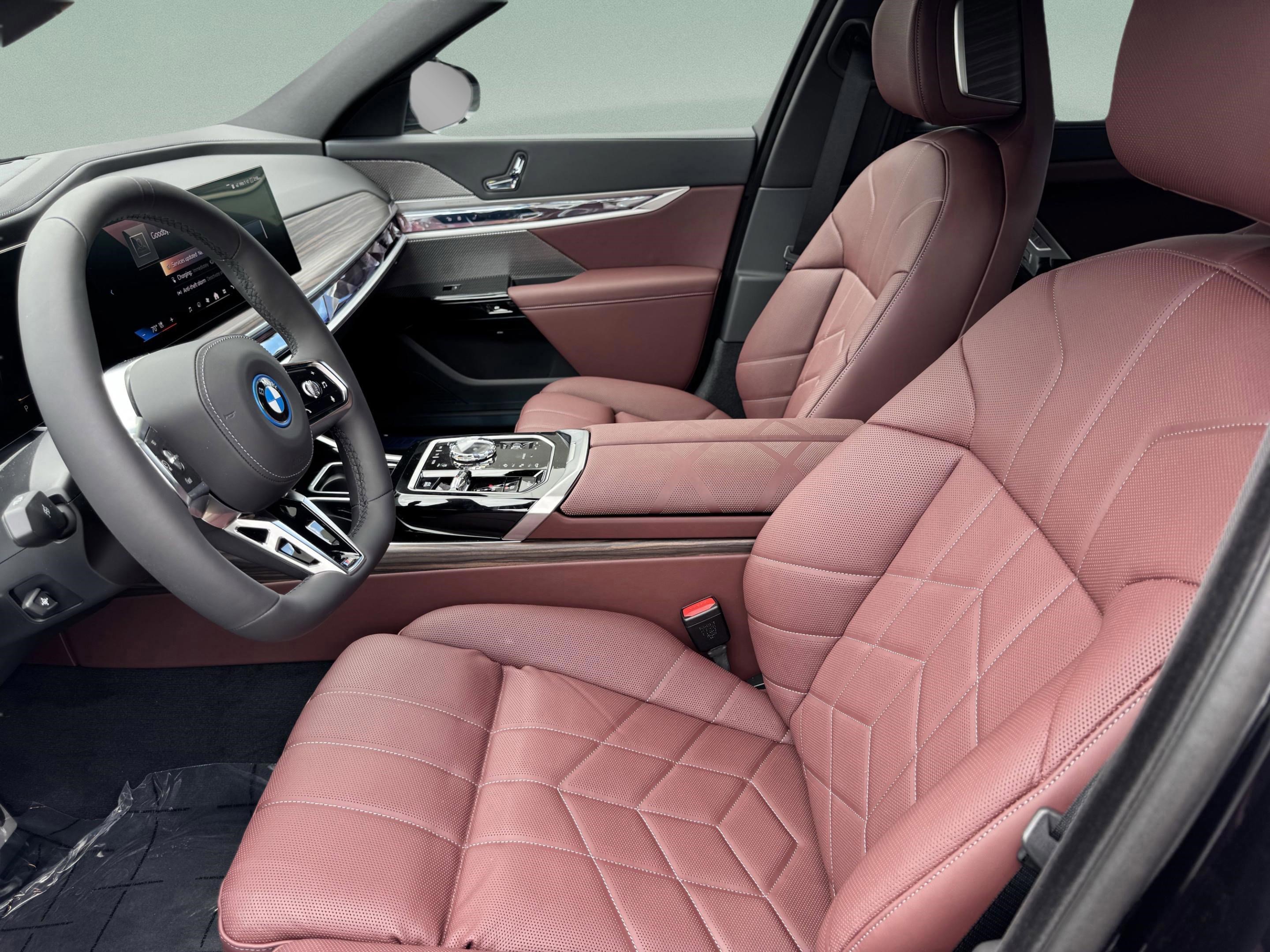 Used 2025 BMW i7 xDrive60 w/ Premium Package AWD/4WD image 23