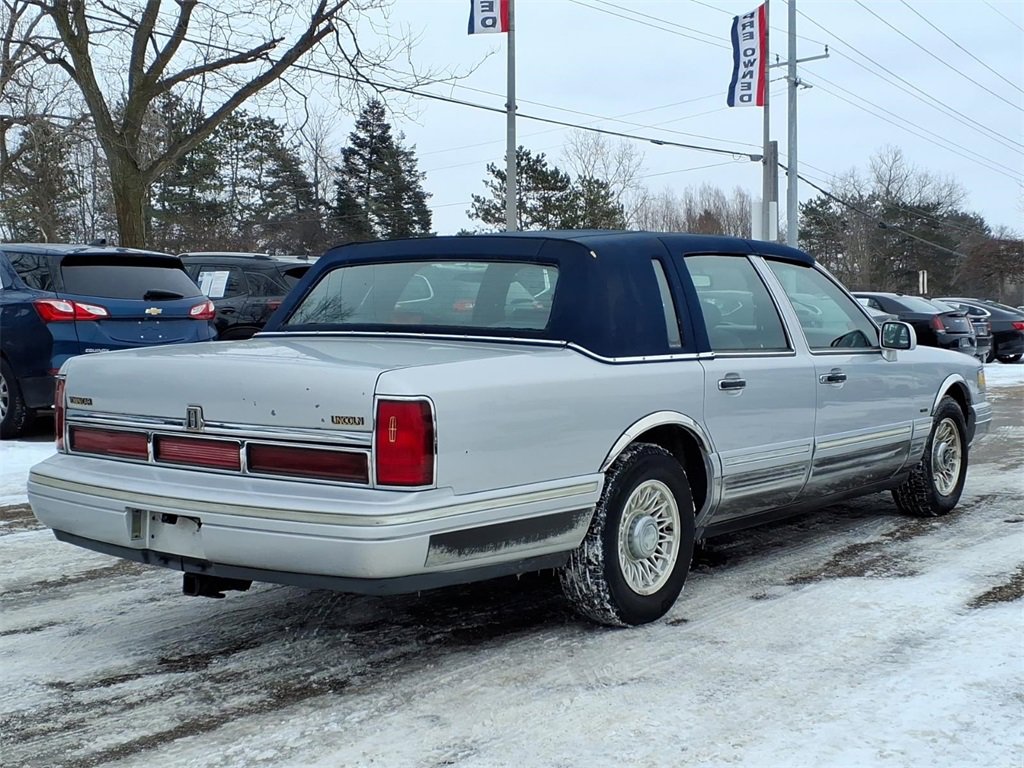 Used 1995 Lincoln Town Car Executive image 4