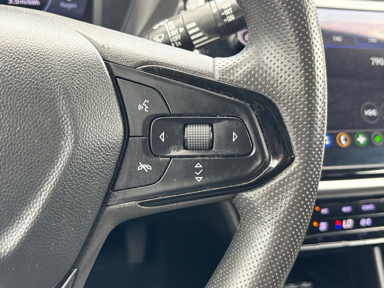 Used 2023 Chevrolet Bolt EUV LT image 24