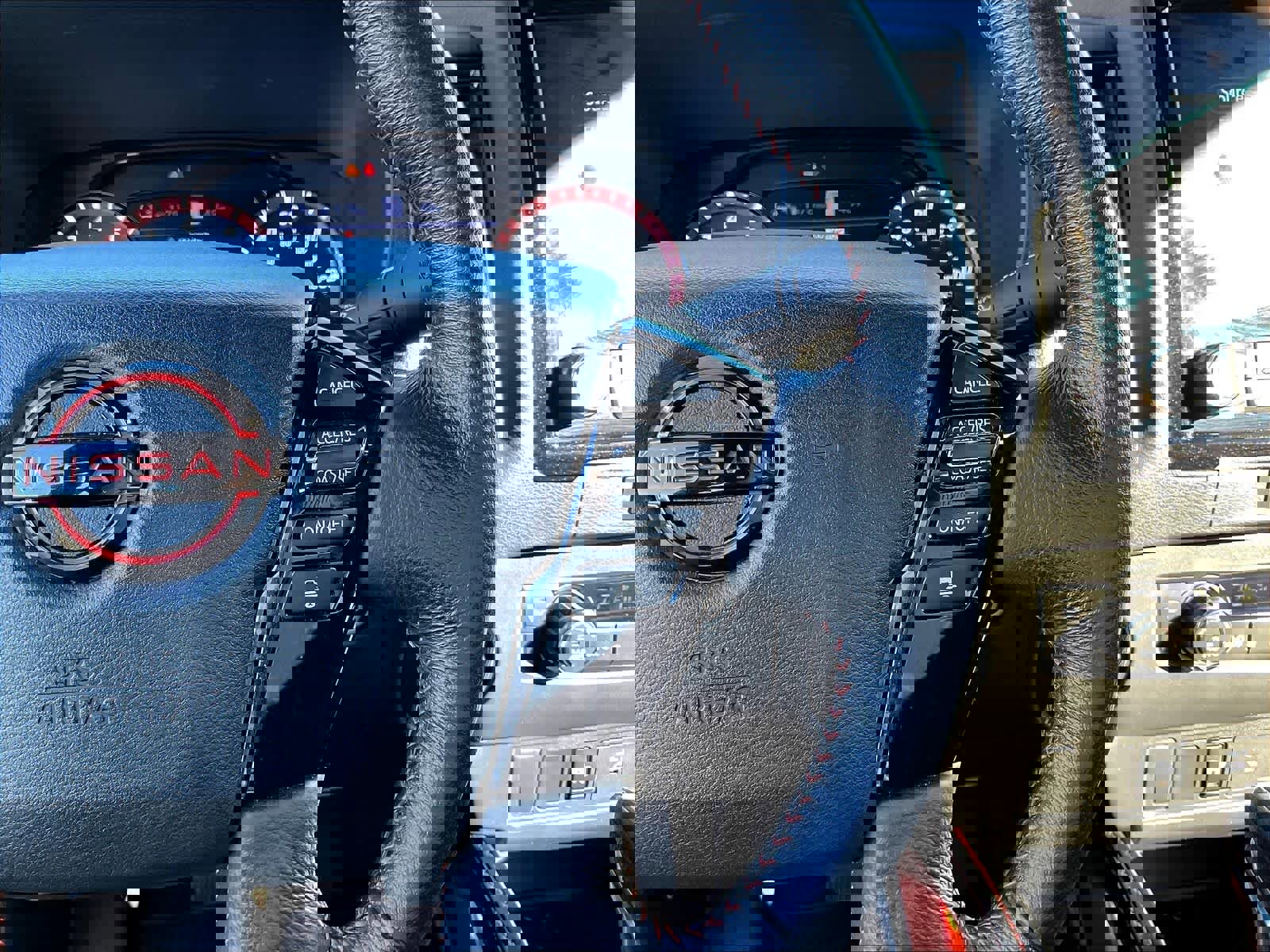 Used 2024 Nissan Frontier PRO-4X w/ Technology Package image 21