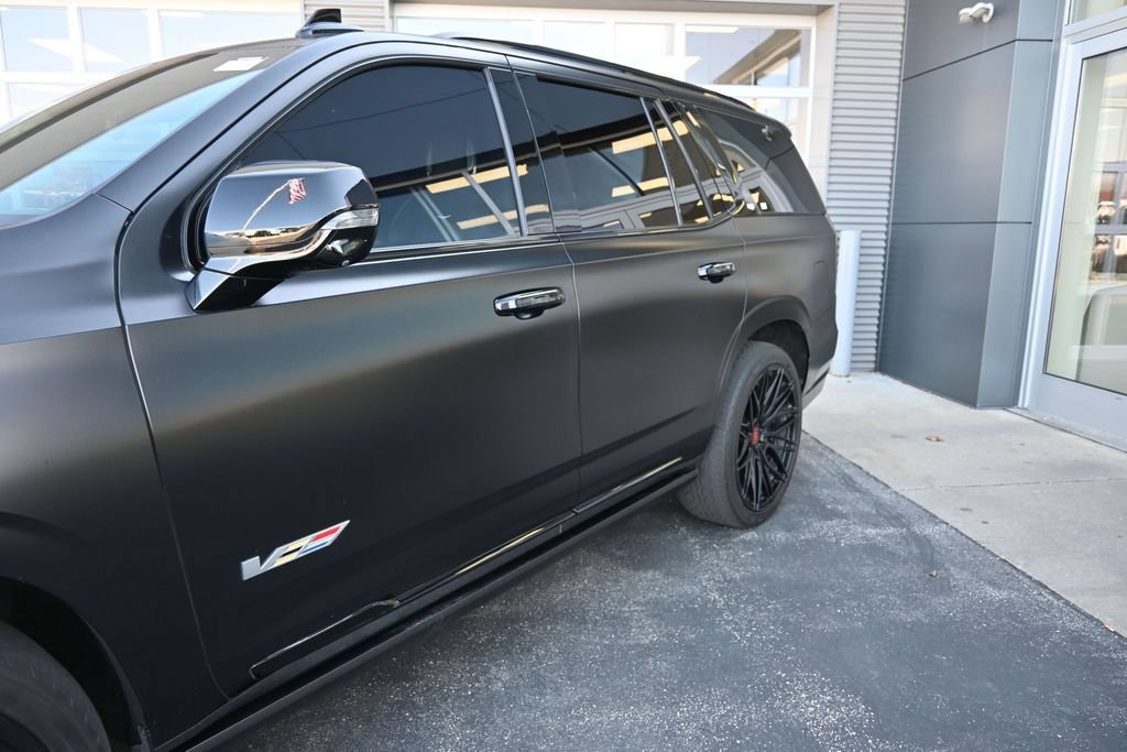 Used 2023 Cadillac Escalade V w/ LPO, ONYX Package AWD/4WD image 17