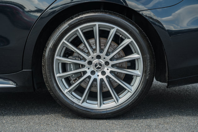 Certified 2022 Mercedes-Benz S 500 4MATIC w/ AMG Line Package image 18
