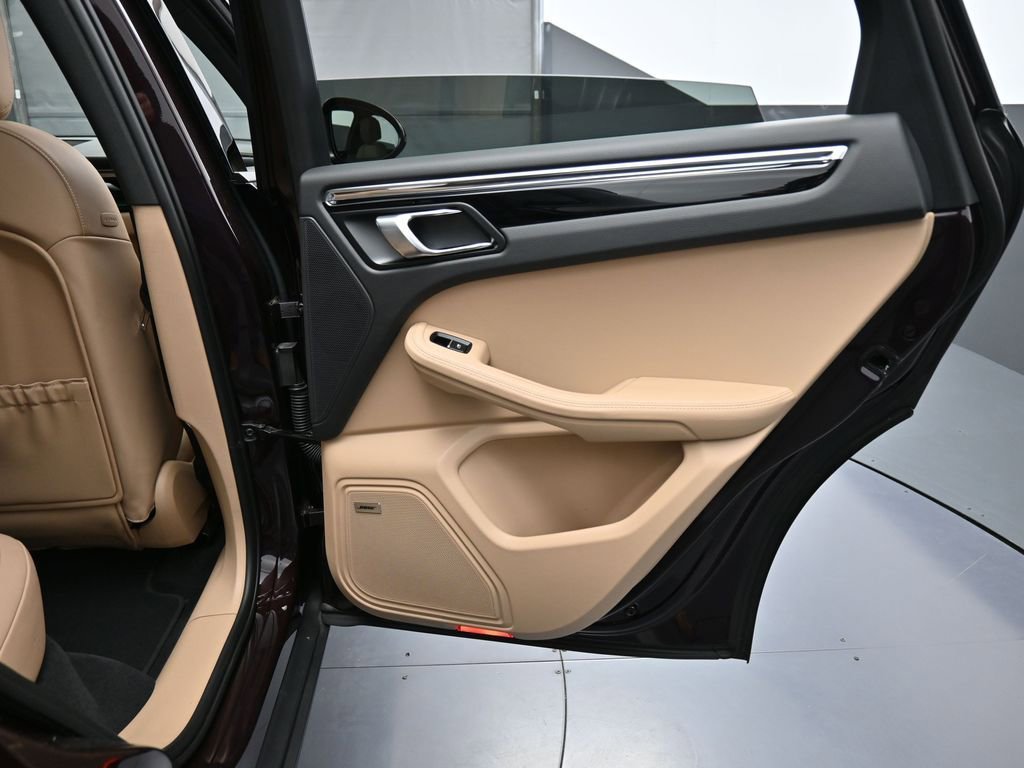 Certified 2025 Porsche Macan image 25