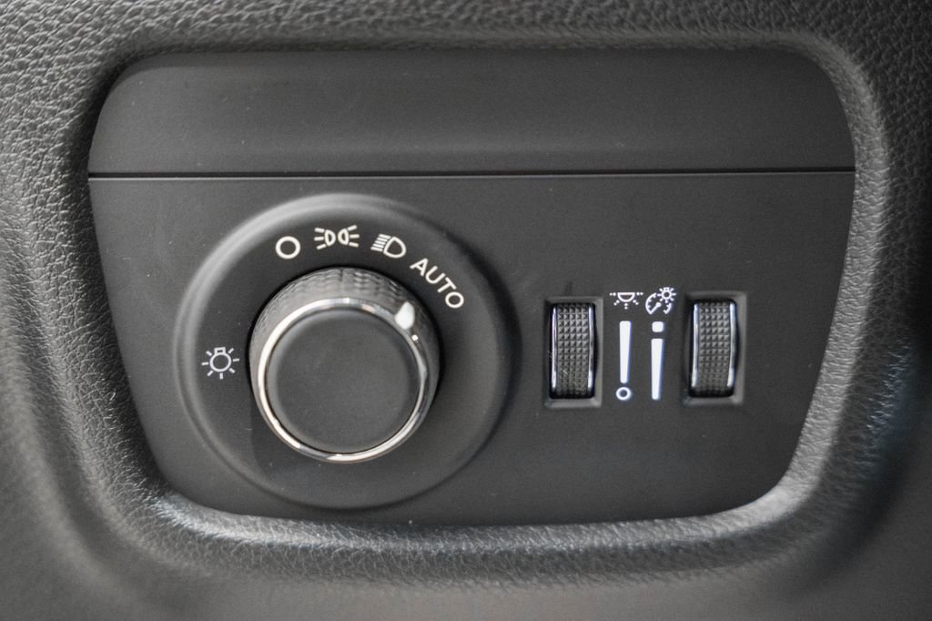 New 2025 Jeep Grand Cherokee 4WD image 38