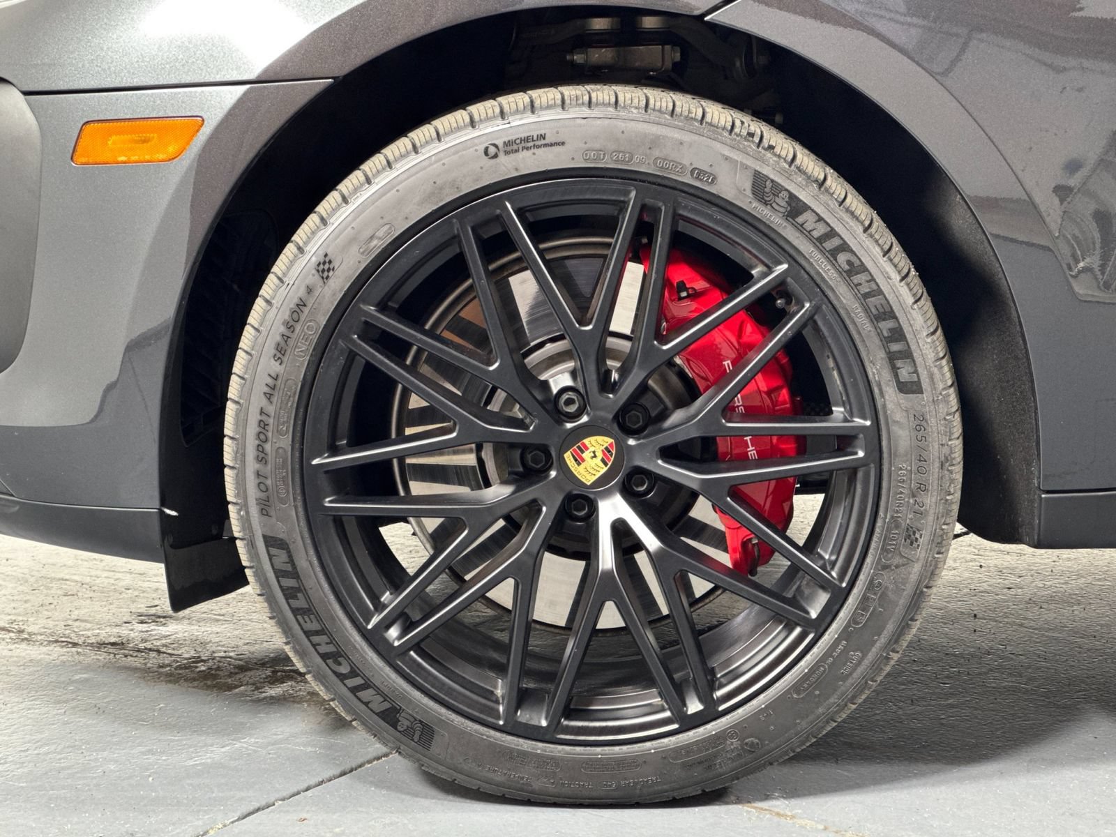 Certified 2024 Porsche Macan GTS AWD/4WD image 33