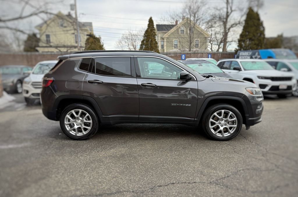 Used 2023 Jeep Compass Latitude image 4