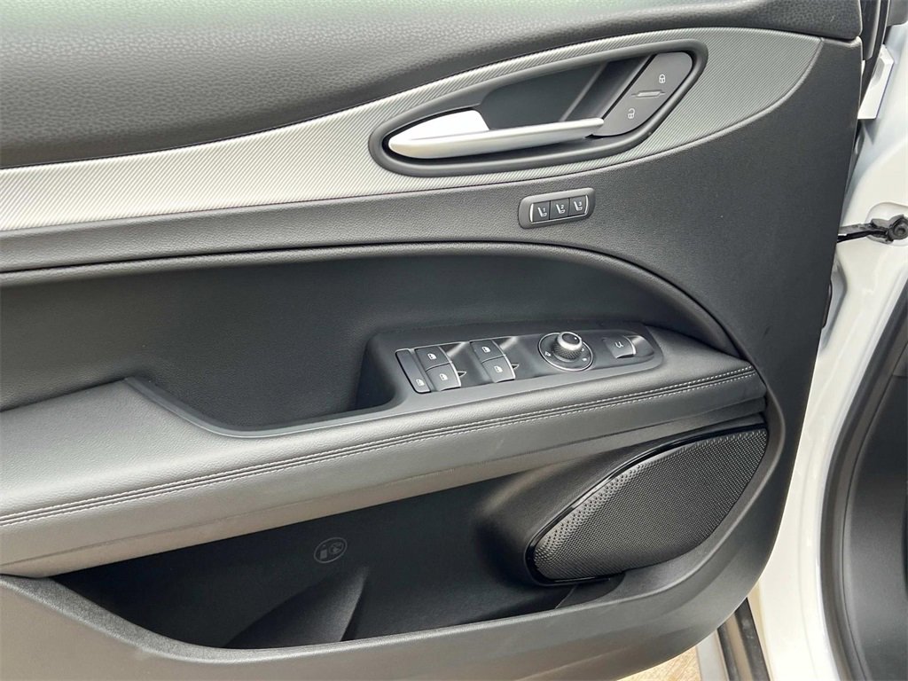 New 2025 Alfa Romeo Stelvio Sprint image 14