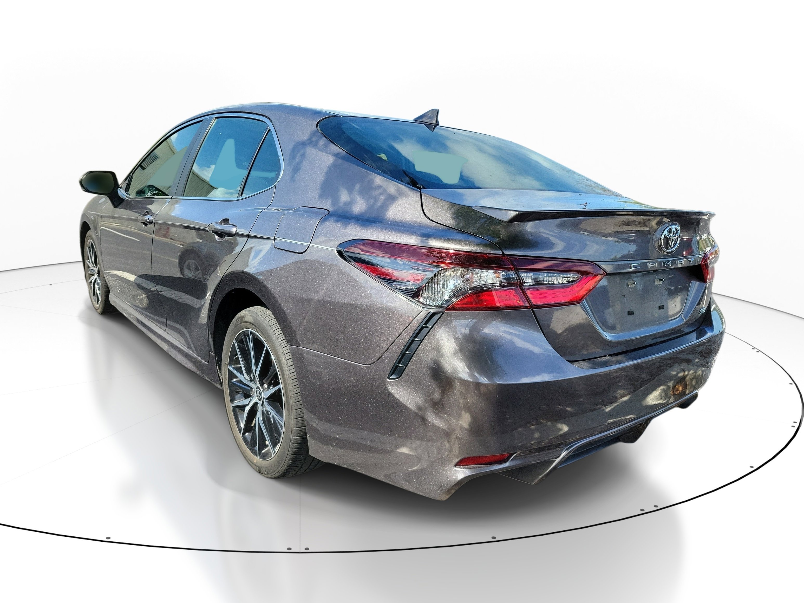Used 2024 Toyota Camry SE FWD image 4