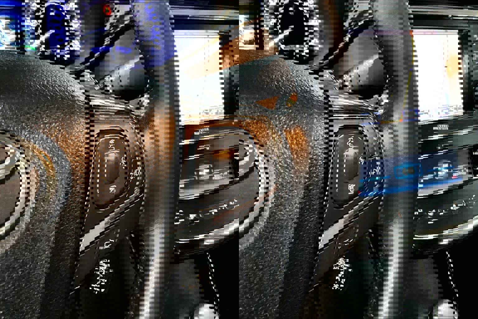 Used 2013 Toyota Avalon Limited image 23