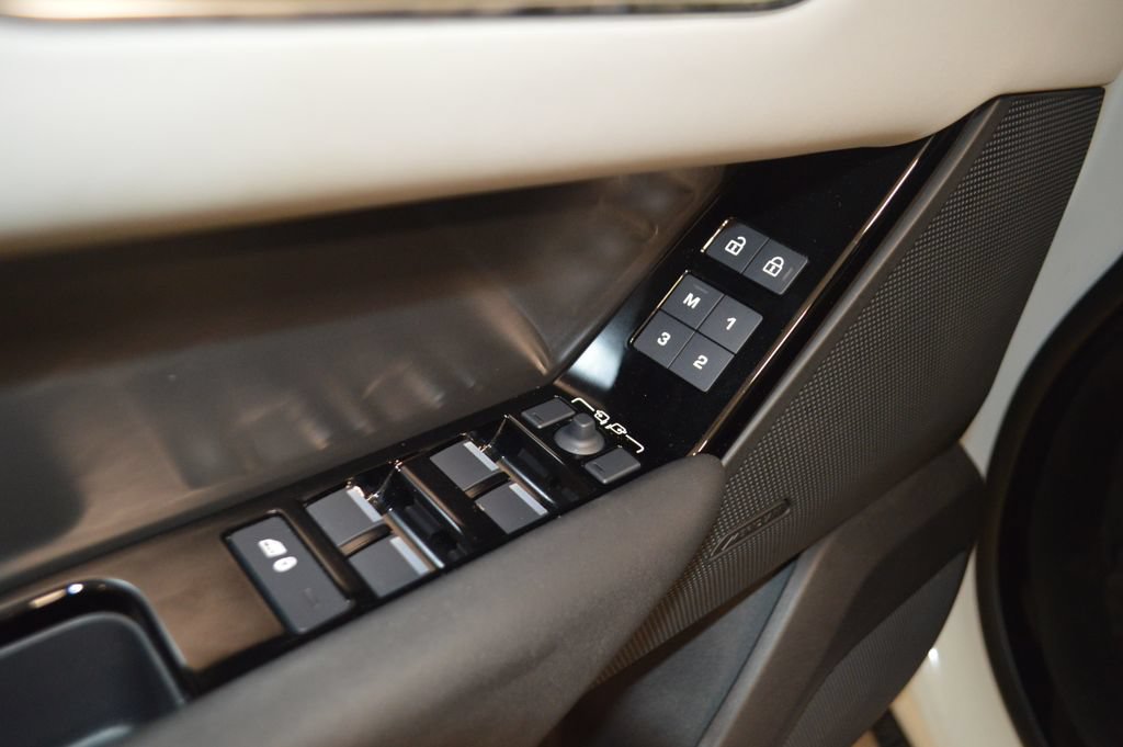 Used 2026 Land Rover Range Rover Velar S AWD/4WD image 18