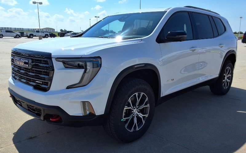 New 2026 GMC Acadia AT4 w/ Luxury Package AWD/4WD image 4