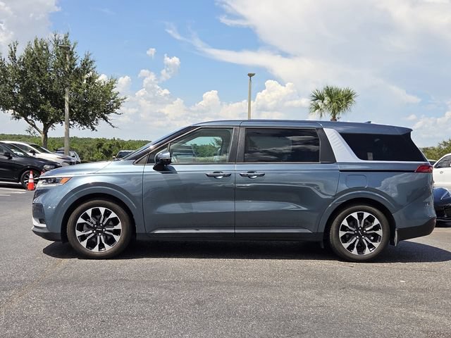 Used 2023 Kia Carnival EX FWD image 3