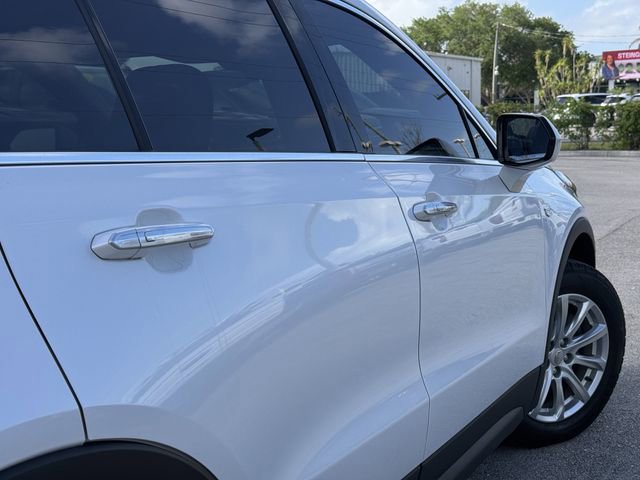 Used 2021 Cadillac XT4 Luxury w/ Driver Awareness Package FWD image 8