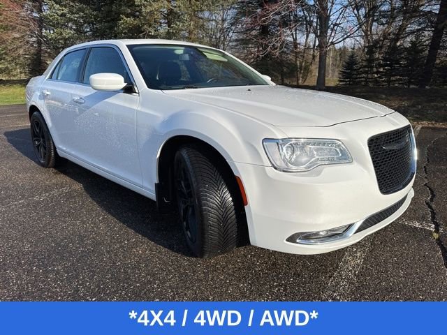 Used 2017 Chrysler 300 Limited w/ Value Package image 2
