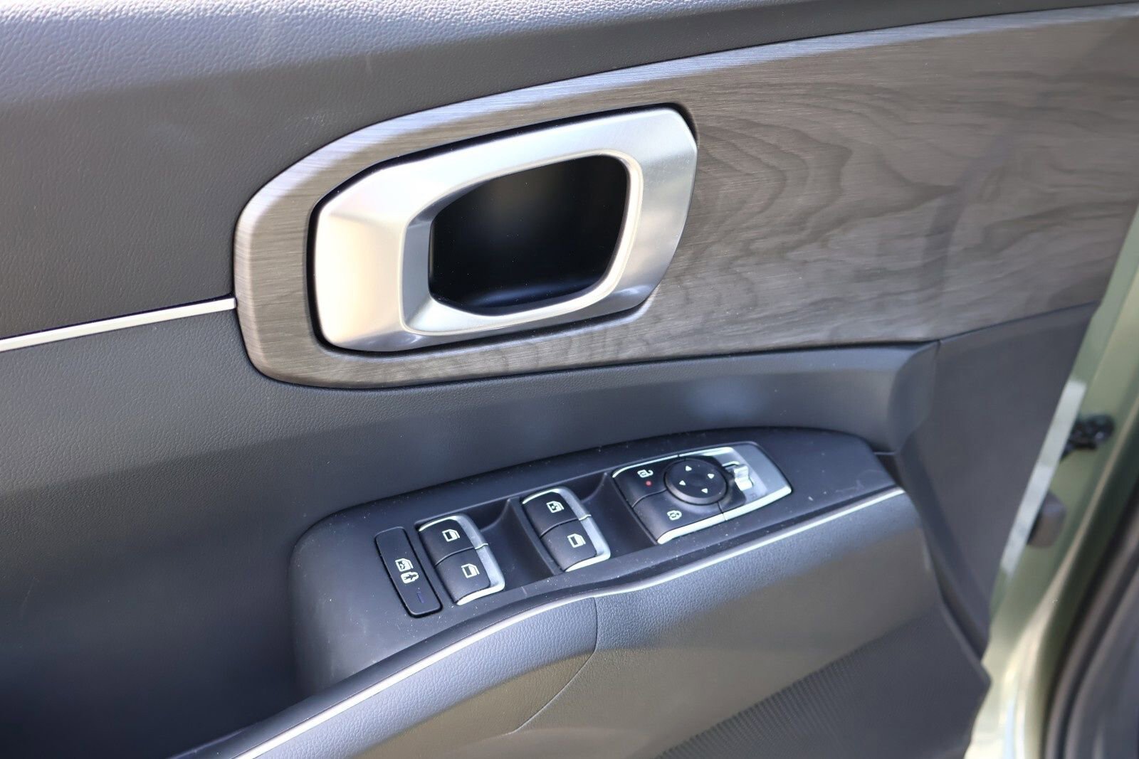 Used 2024 Kia Sorento X-Line EX image 28