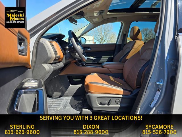 Used 2025 Nissan Pathfinder Platinum image 18