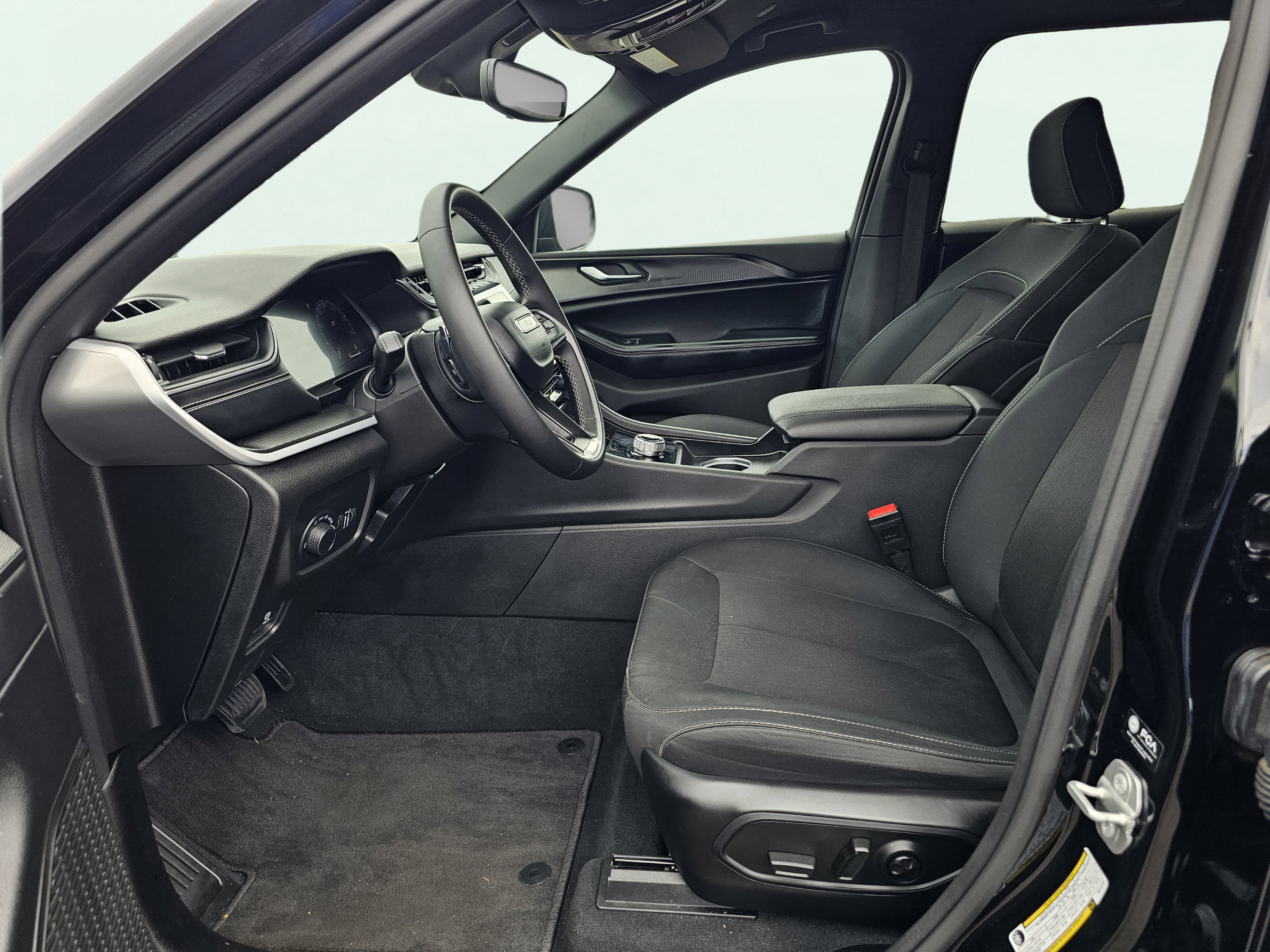 Used 2024 Jeep Grand Cherokee Laredo RWD image 17