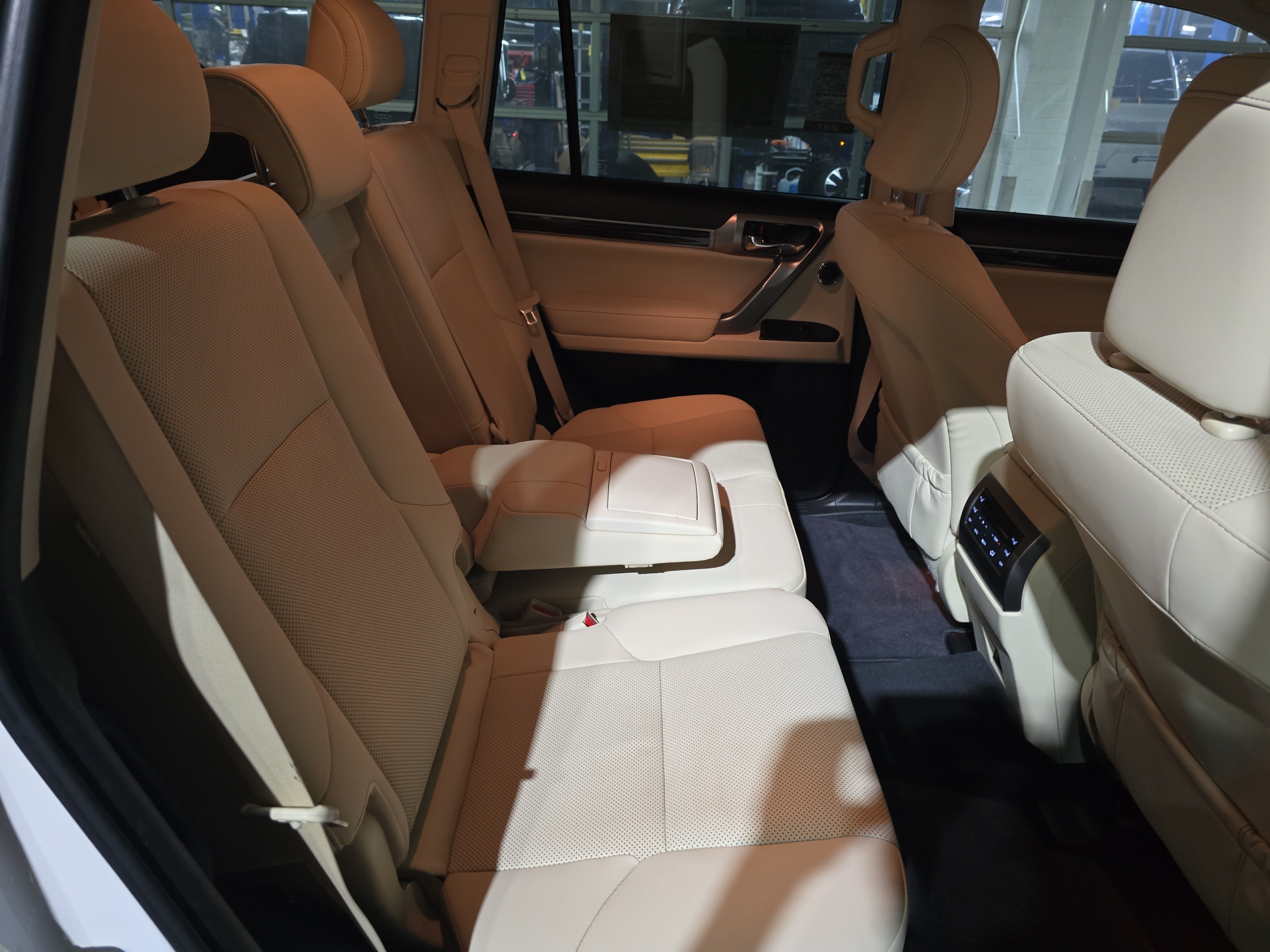Used 2022 Lexus GX 460 Premium w/ Premium Plus Package AWD/4WD image 11