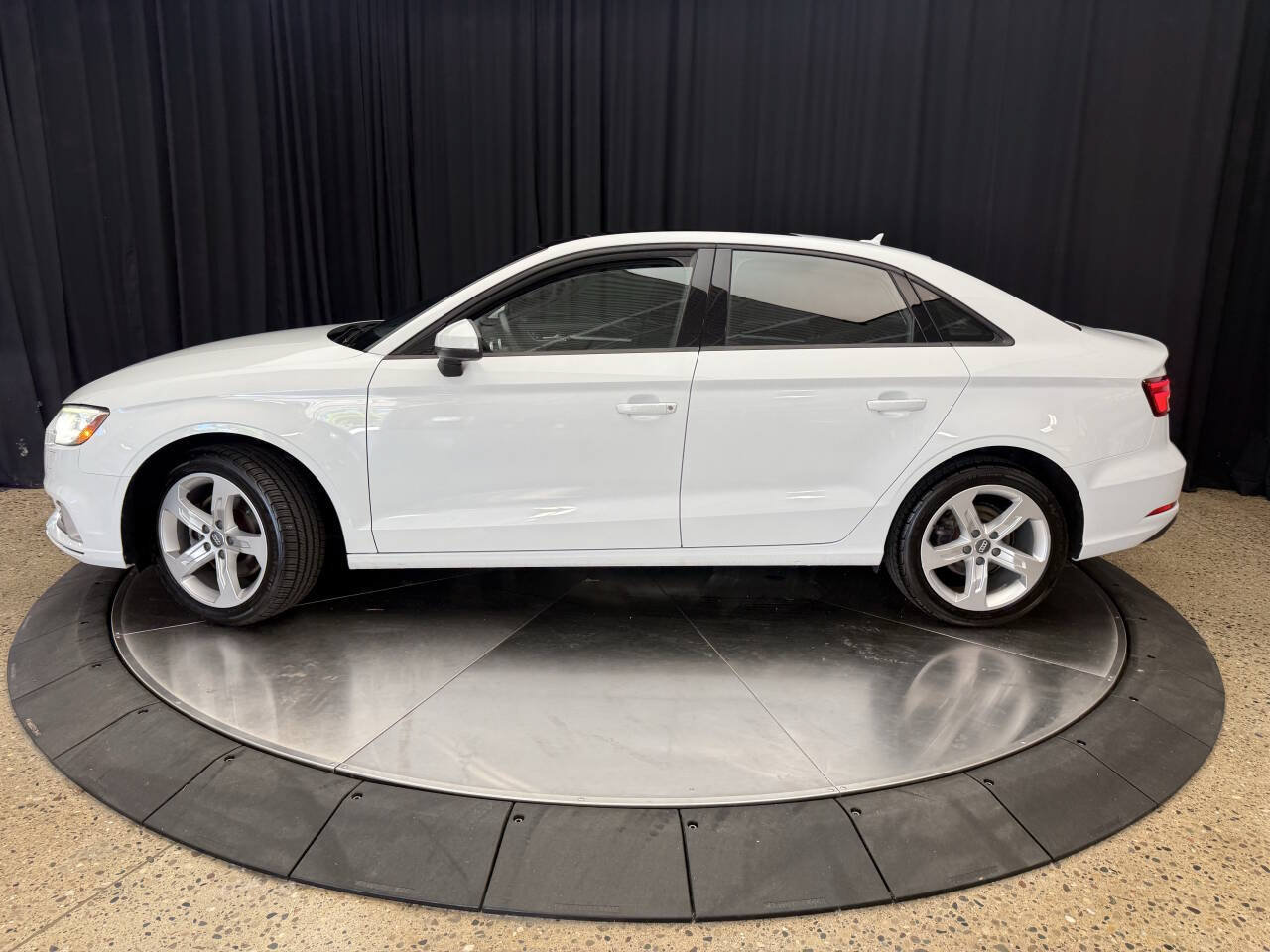 Used 2017 Audi A3 2.0T Premium w/ Convenience Package AWD/4WD image 4
