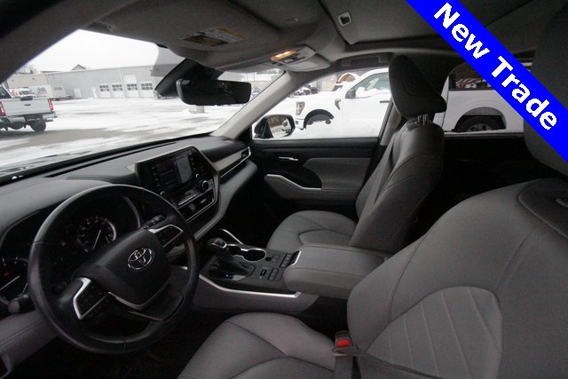 Used 2022 Toyota Highlander XLE image 5