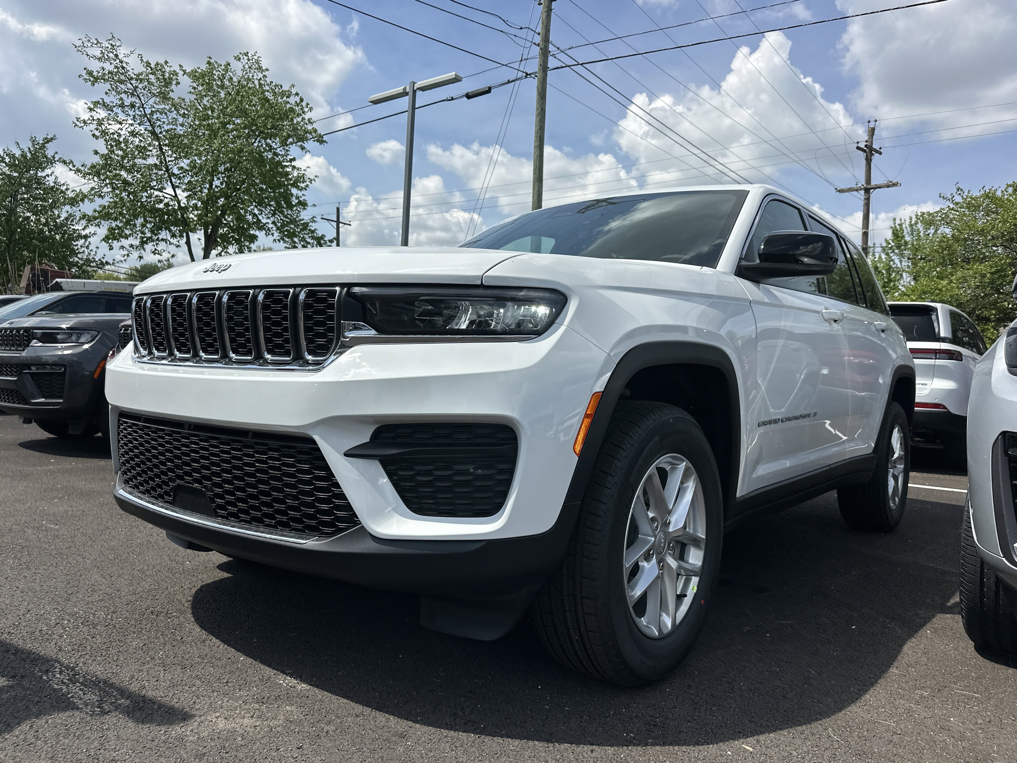 New 2026 Jeep Grand Cherokee Laredo AWD/4WD image 19