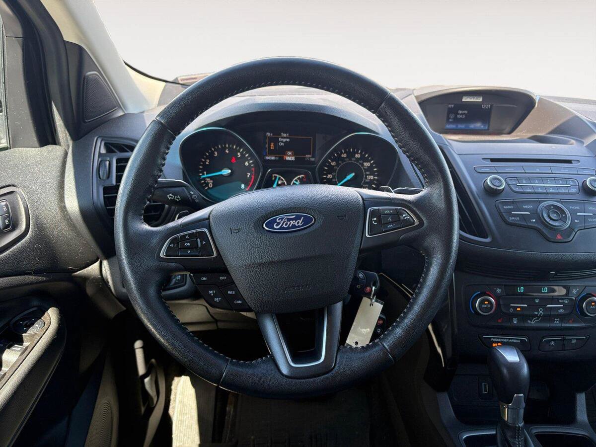 Used 2017 Ford Escape SE w/ SE Sport Appearance Package AWD/4WD image 12