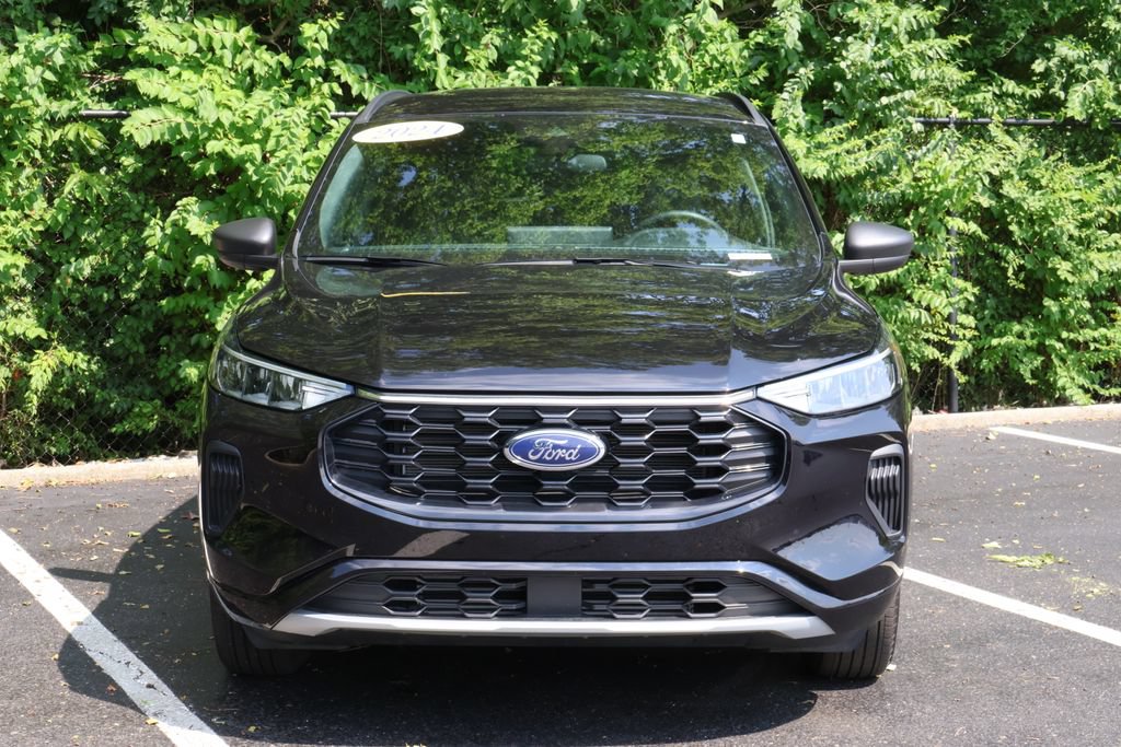 Used 2024 Ford Escape ST-Line w/ Tech Pack #1 AWD/4WD image 2