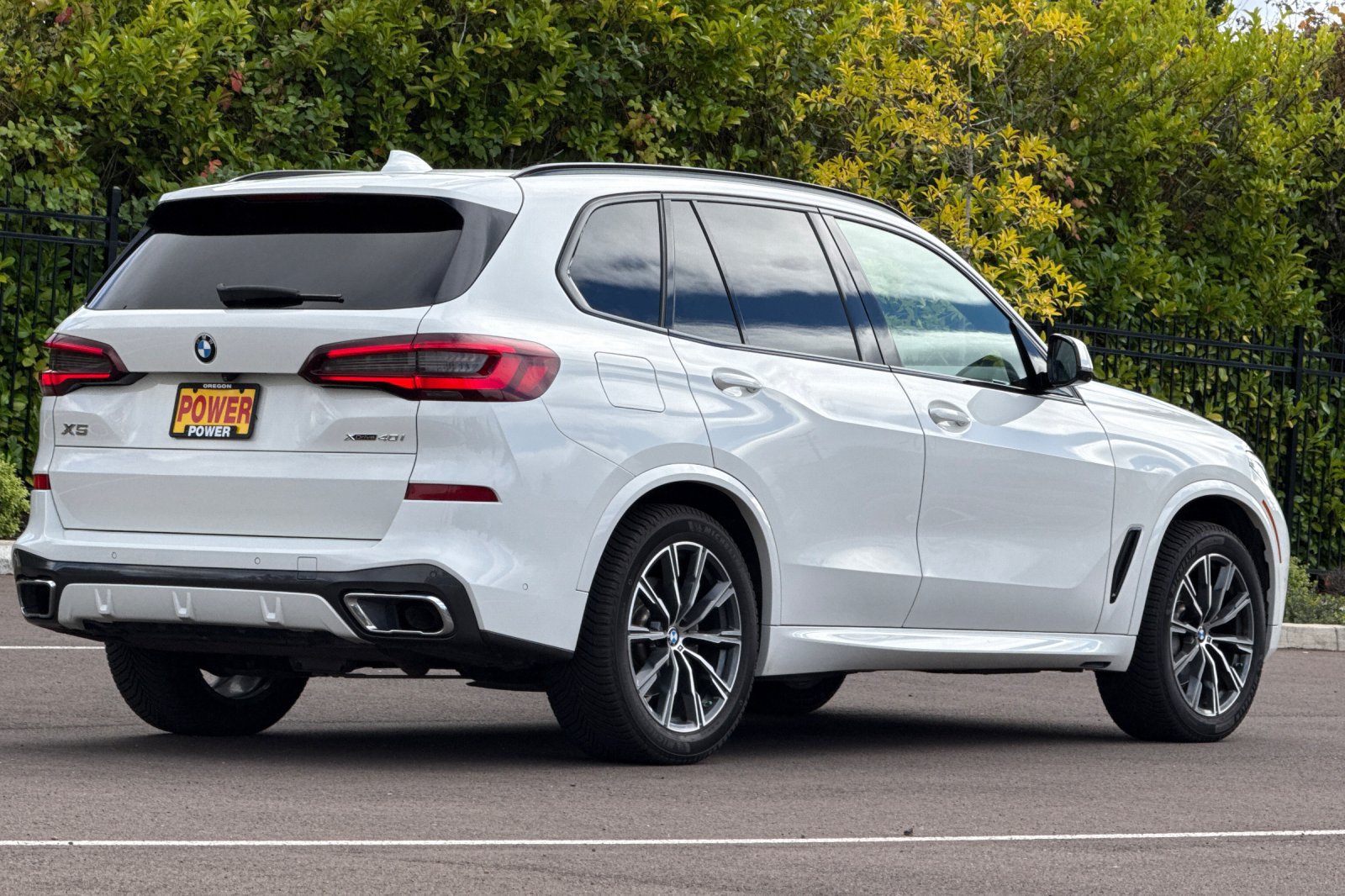 Used 2021 BMW X5 xDrive40i w/ M Sport Package AWD/4WD image 4