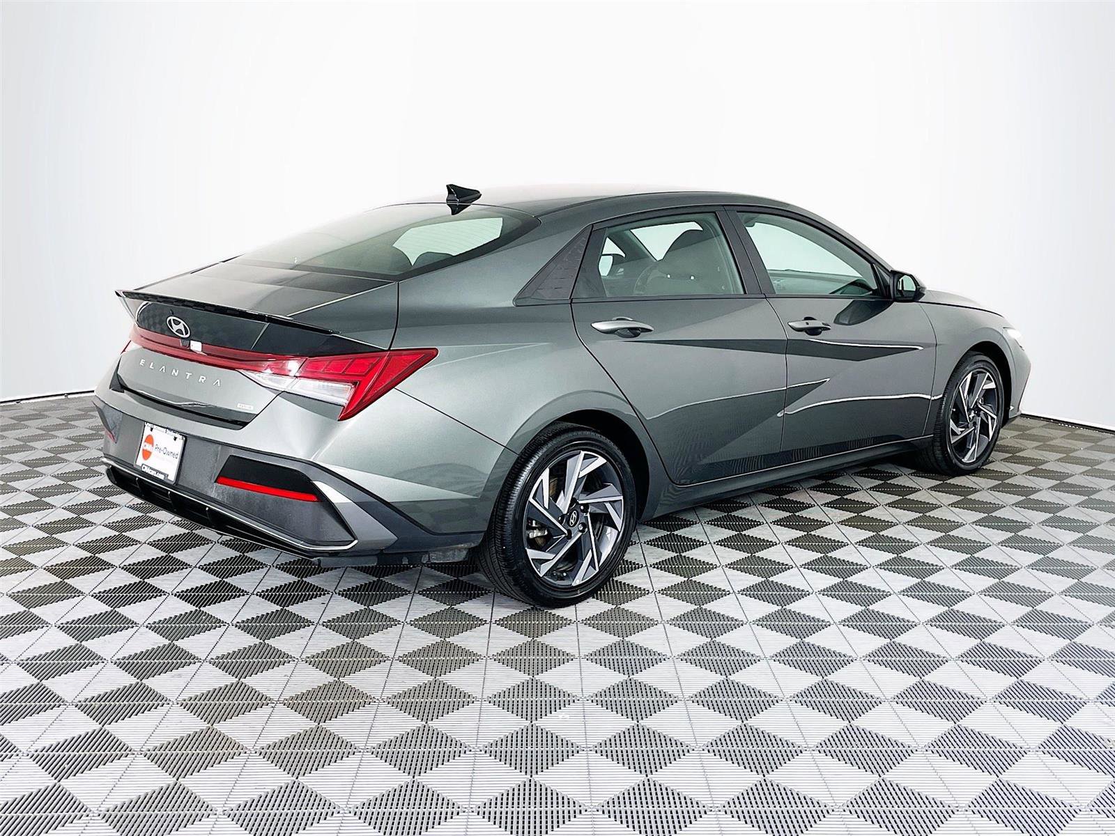 Certified 2025 Hyundai Elantra SEL FWD image 9