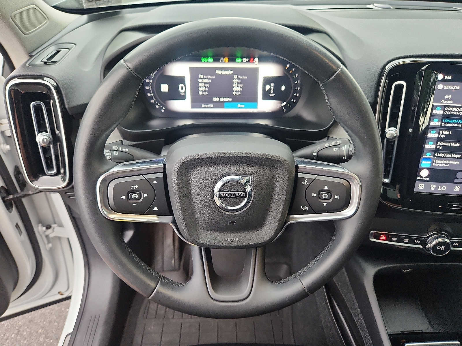 Used 2023 Volvo XC40 B5 Plus w/ Driver Assist Package AWD/4WD image 17