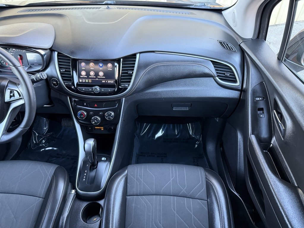 Used 2021 Chevrolet Trax LT w/ LT Convenience Package image 24