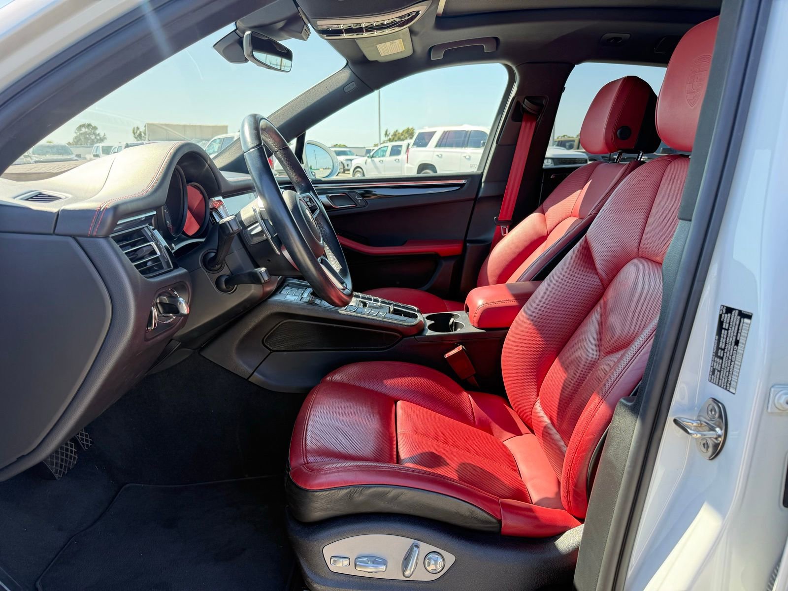 Used 2021 Porsche Macan S AWD/4WD image 5