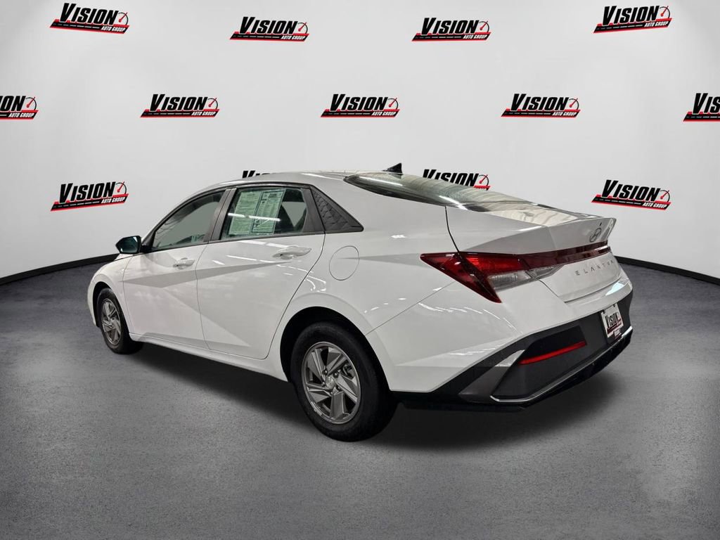 Certified 2025 Hyundai Elantra SE w/ Cargo Package image 7