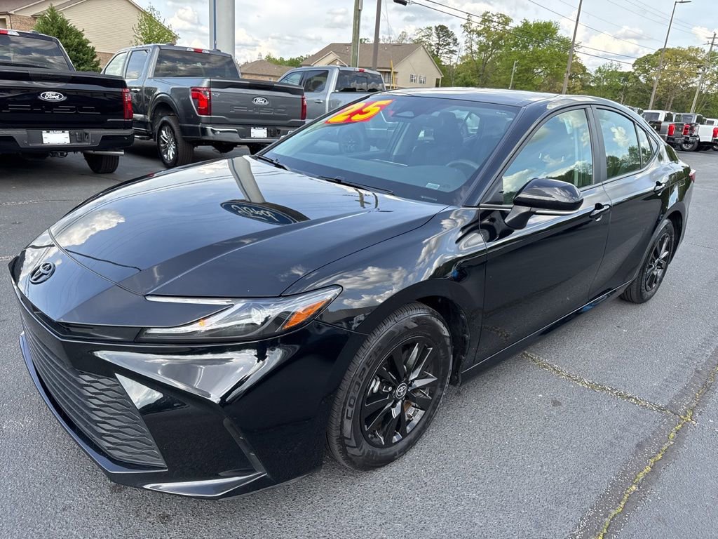 Used 2025 Toyota Camry LE FWD image 4