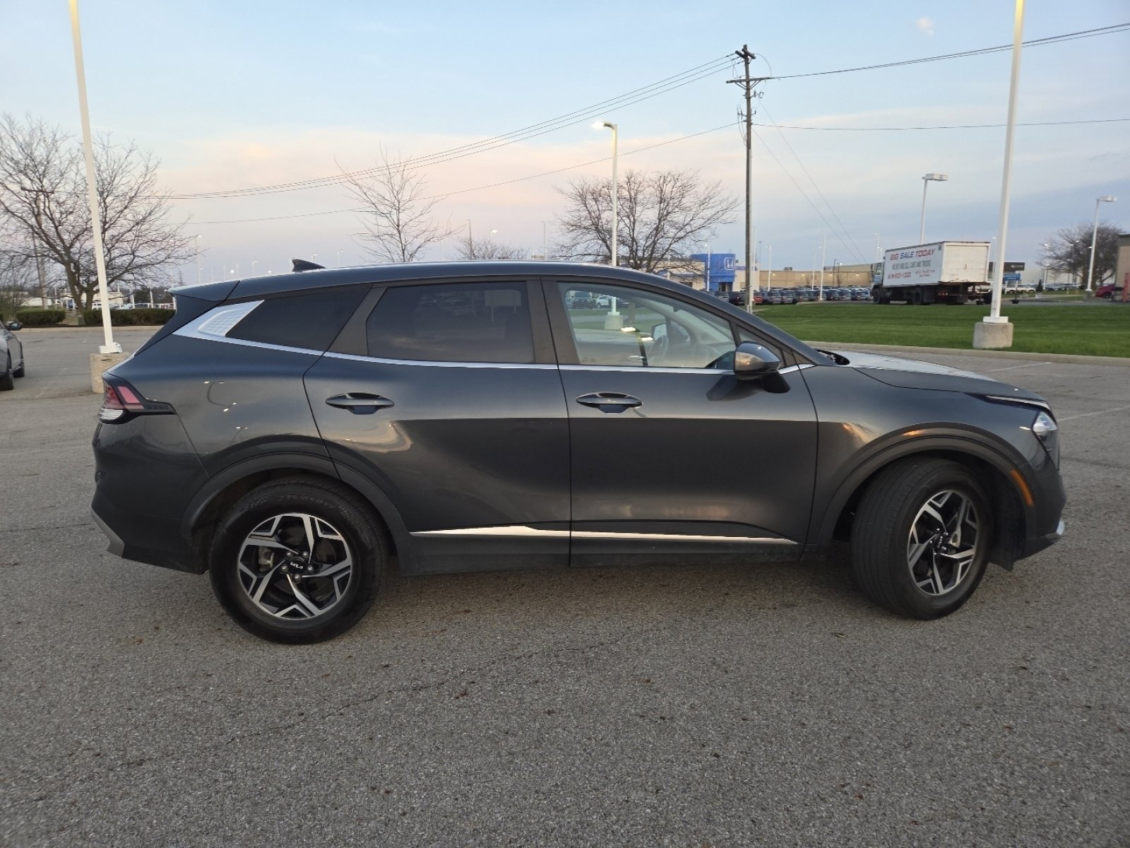 Used 2023 Kia Sportage LX image 17