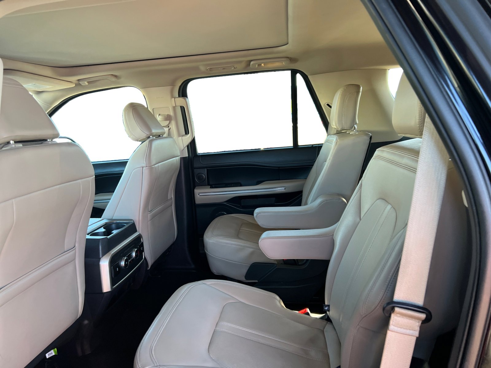 Used 2024 Ford Expedition Limited image 12