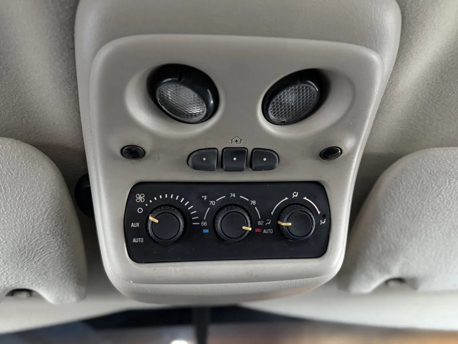 Used 2005 GMC Yukon XL Denali AWD/4WD image 31