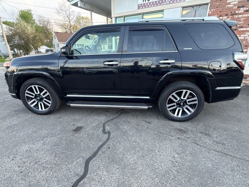 Used 2017 Toyota 4Runner Limited AWD/4WD image 8