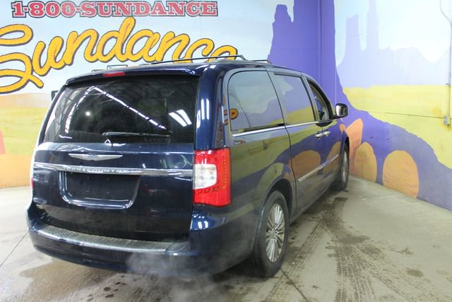 Used 2016 Chrysler Town & Country Touring w/ Driver Convenience Group image 5