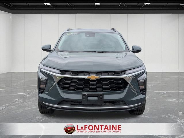 Used 2025 Chevrolet Trax LT w/ LT Convenience Package image 8