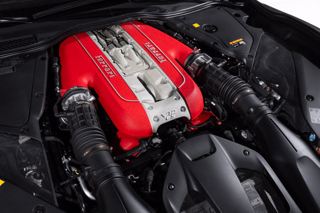 Used 2019 Ferrari 812 Superfast RWD image 16