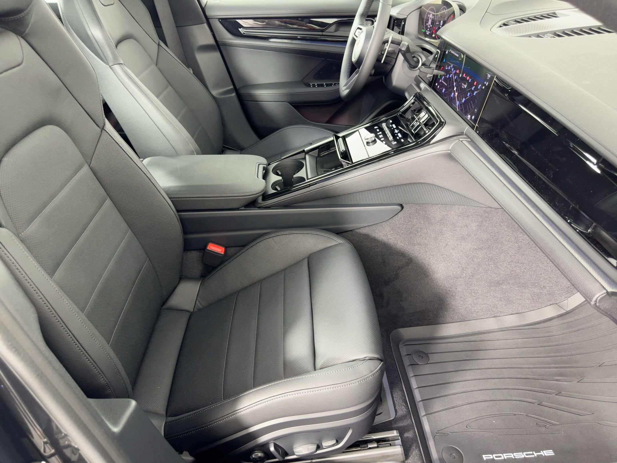 Used 2026 Porsche Panamera image 30