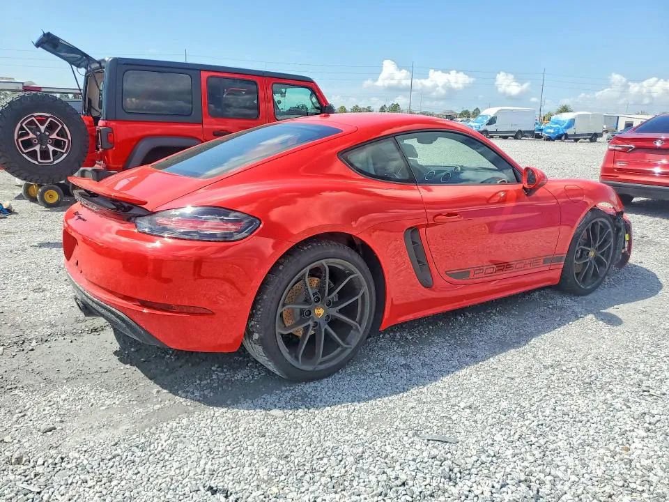 Used 2025 Porsche 718 Cayman RWD image 3