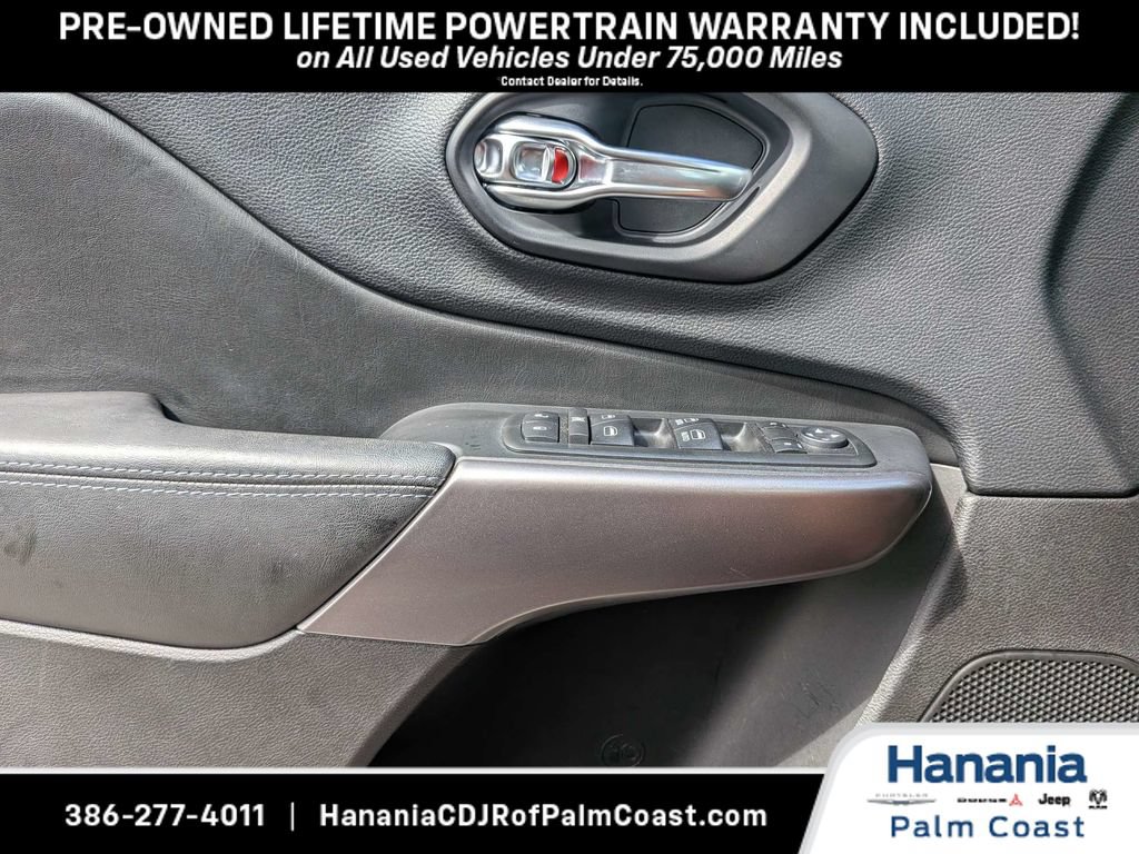 Used 2019 Jeep Cherokee Latitude Plus w/ Comfort/Convenience Group AWD/4WD image 27