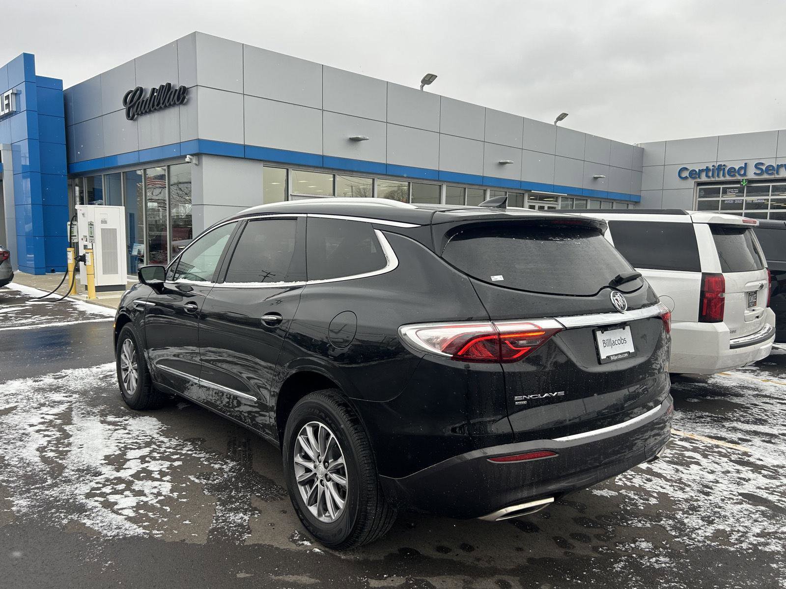 Used 2022 Buick Enclave Essence image 4